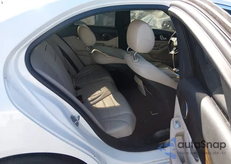 2016 Mercedes-Benz C 300 из США, поврежденный, VIN 55SWF4JB4GU102587